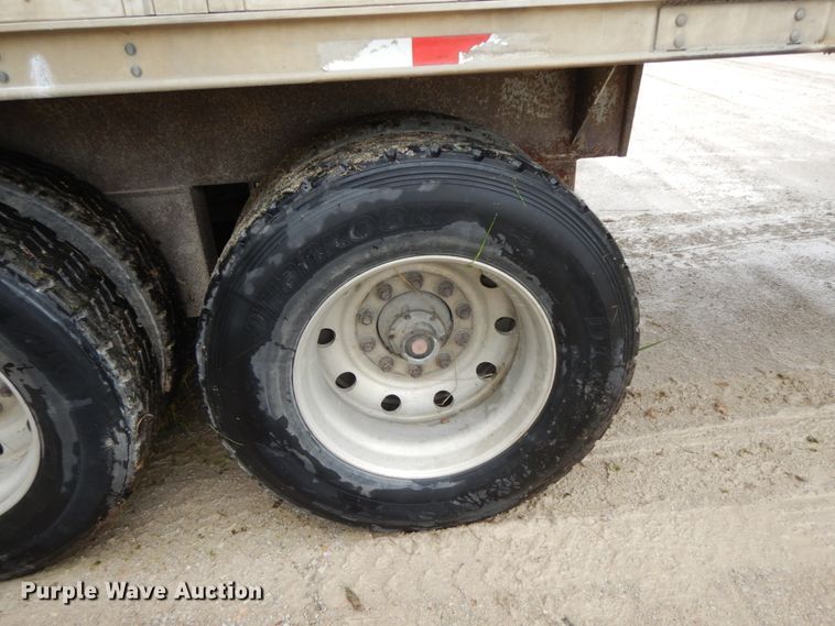 image for item HM9737 2005 Barrett livestock trailer