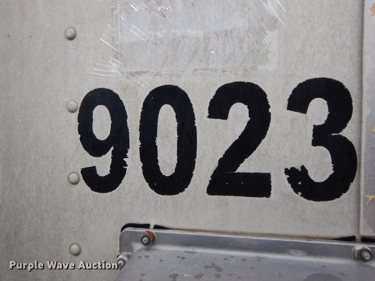 image for item HM9737 2005 Barrett livestock trailer