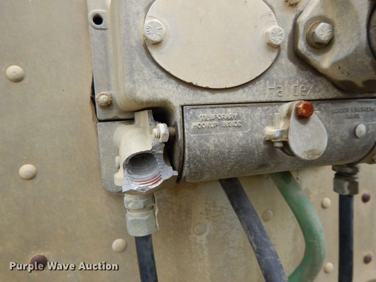 image for item HM9738 2003 Barrett livestock trailer