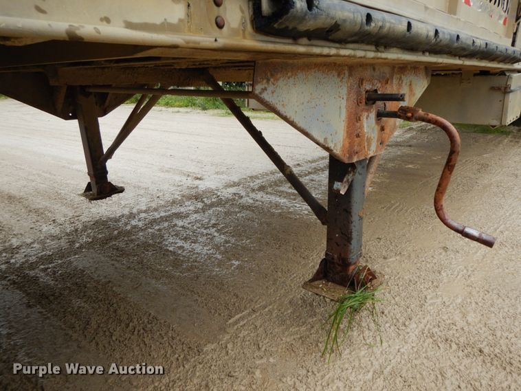 image for item HM9738 2003 Barrett livestock trailer