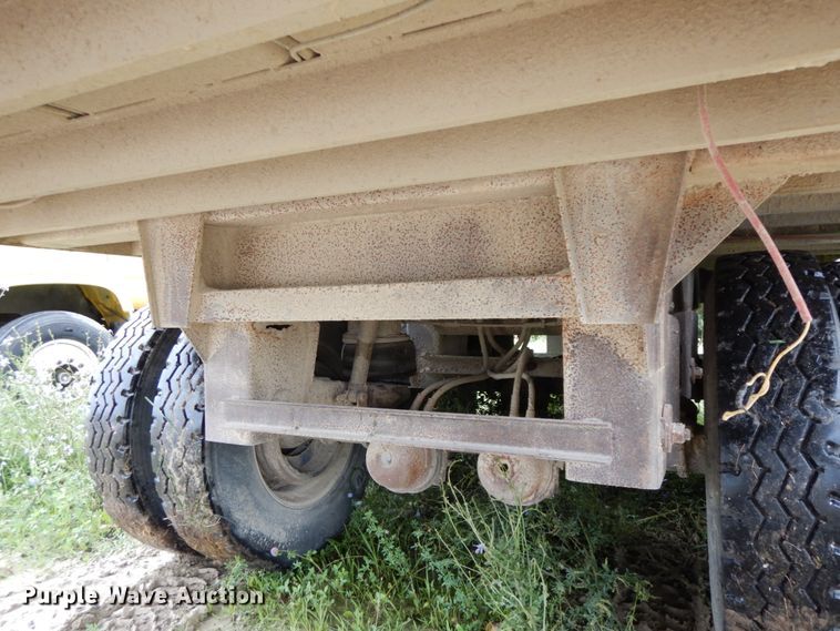 image for item HM9738 2003 Barrett livestock trailer