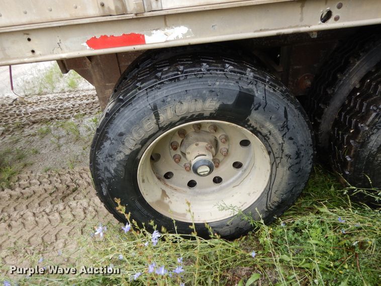 image for item HM9738 2003 Barrett livestock trailer
