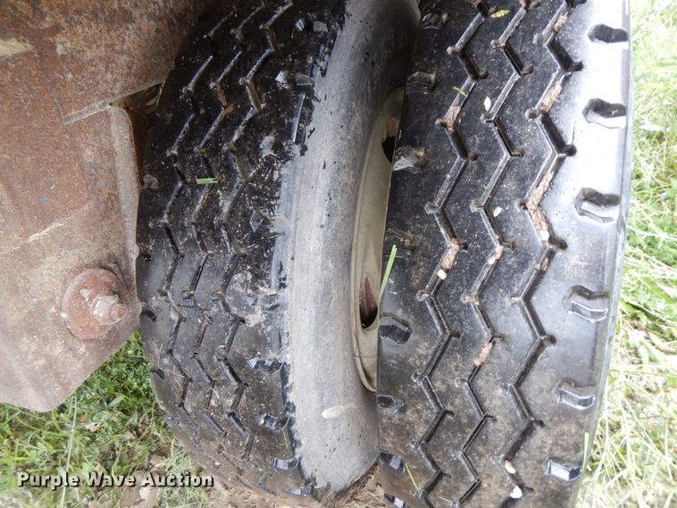 image for item HM9738 2003 Barrett livestock trailer