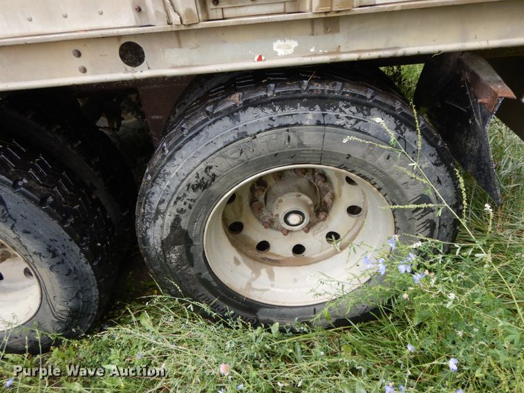 image for item HM9738 2003 Barrett livestock trailer
