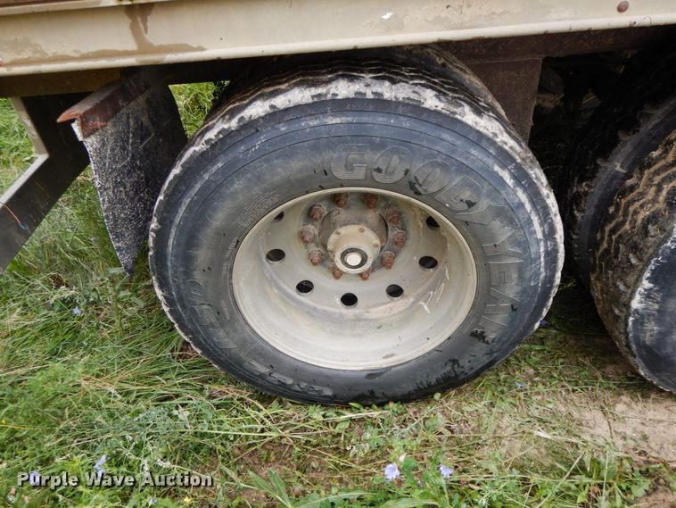image for item HM9738 2003 Barrett livestock trailer