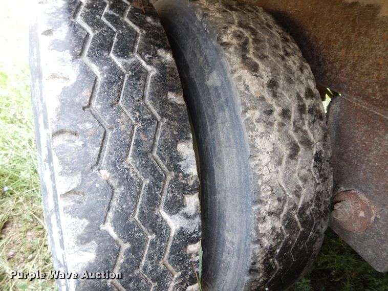 image for item HM9738 2003 Barrett livestock trailer