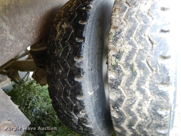 image for item HM9738 2003 Barrett livestock trailer