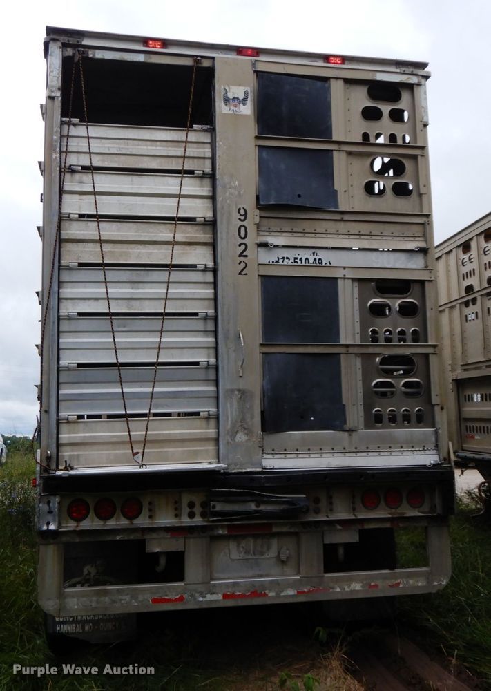 image for item HM9739 2005 Barrett livestock trailer