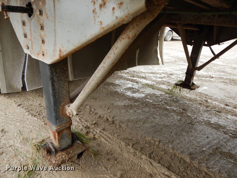 image for item HM9739 2005 Barrett livestock trailer