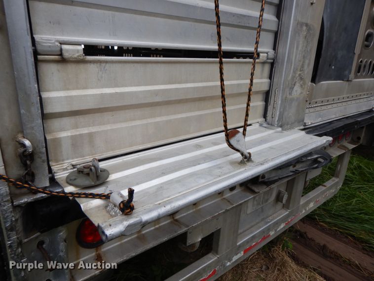 image for item HM9739 2005 Barrett livestock trailer