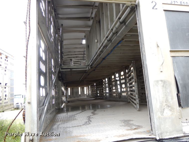 image for item HM9739 2005 Barrett livestock trailer