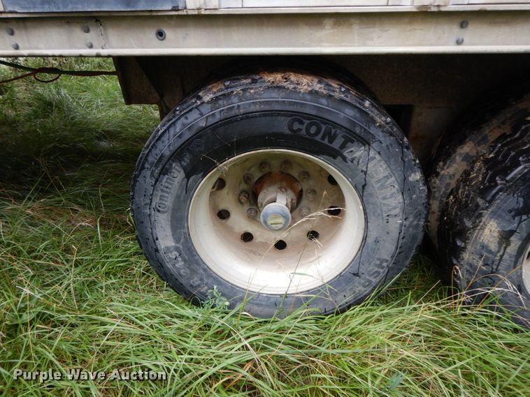 image for item HM9739 2005 Barrett livestock trailer