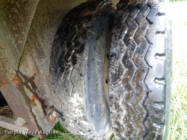 image for item HM9739 2005 Barrett livestock trailer