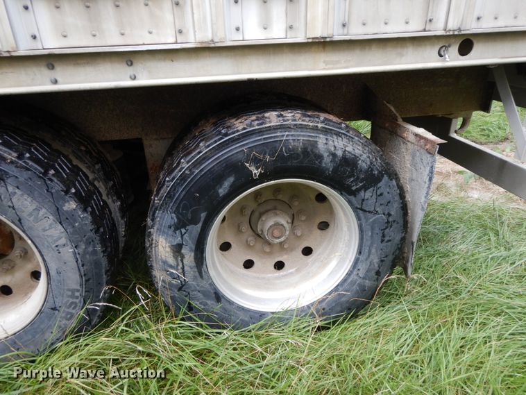 image for item HM9739 2005 Barrett livestock trailer