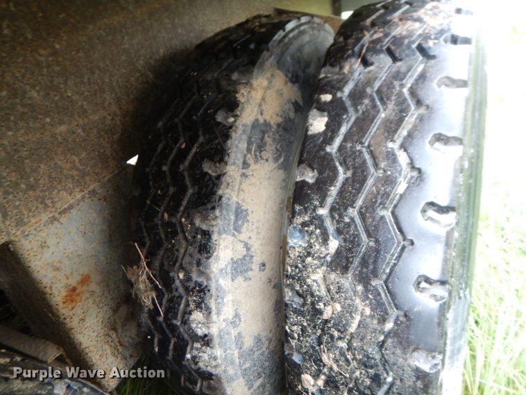 image for item HM9739 2005 Barrett livestock trailer