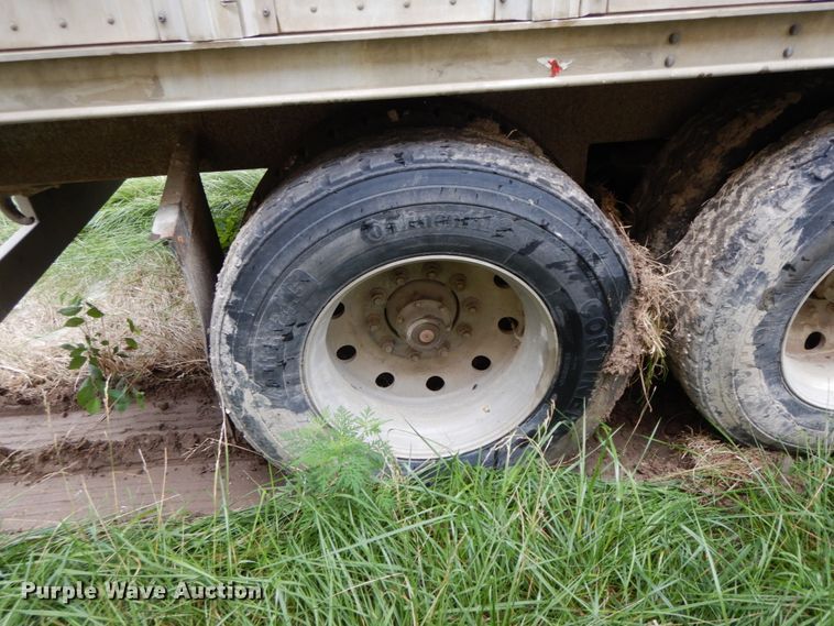 image for item HM9739 2005 Barrett livestock trailer