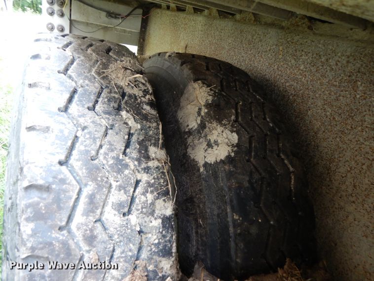 image for item HM9739 2005 Barrett livestock trailer