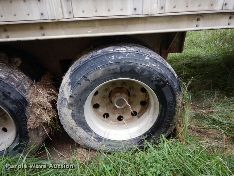 image for item HM9739 2005 Barrett livestock trailer