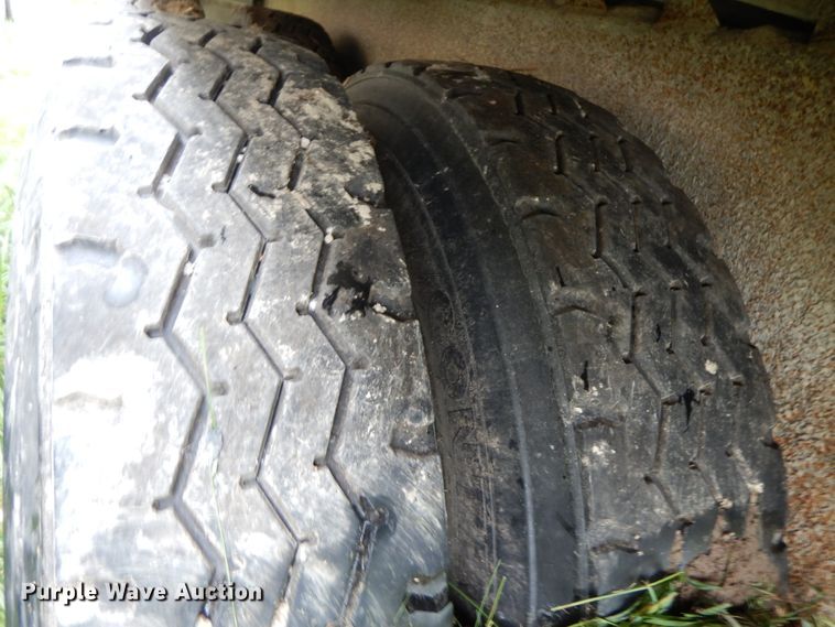 image for item HM9739 2005 Barrett livestock trailer