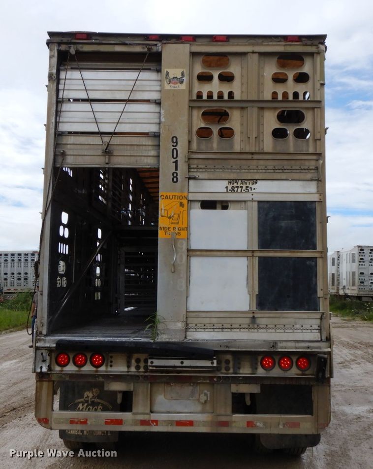 image for item HM9740 2005 Barrett livestock trailer