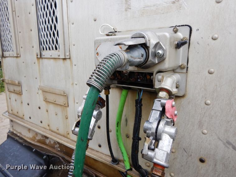 image for item HM9740 2005 Barrett livestock trailer