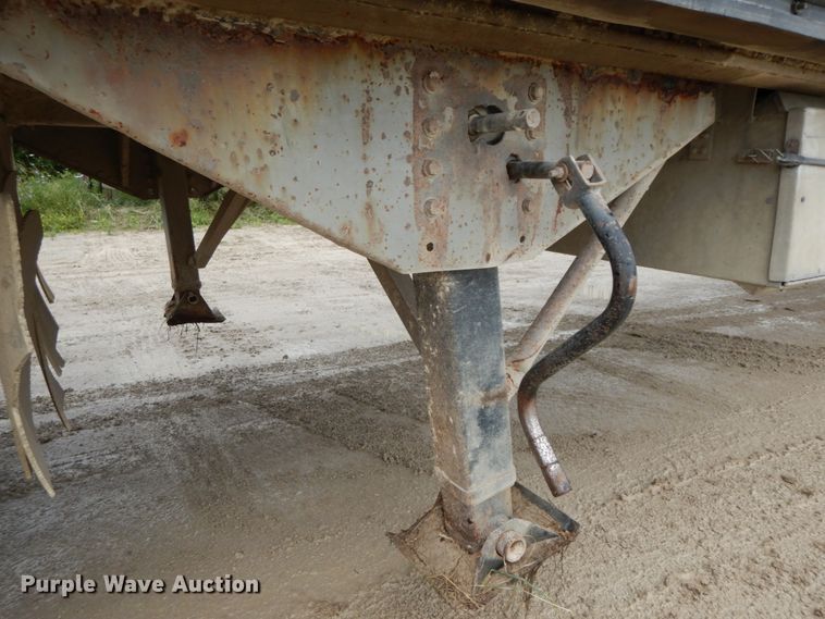 image for item HM9740 2005 Barrett livestock trailer