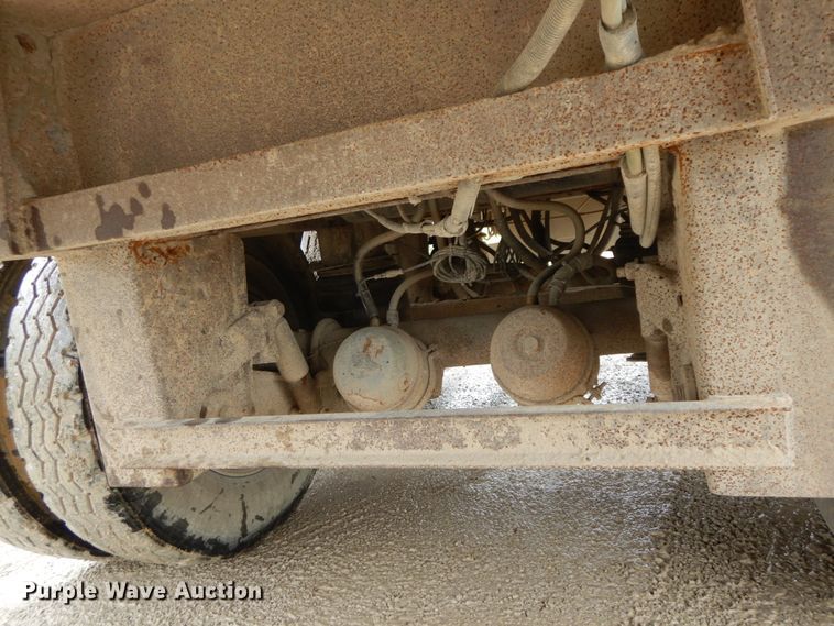 image for item HM9740 2005 Barrett livestock trailer