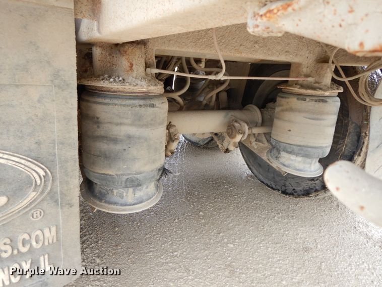 image for item HM9740 2005 Barrett livestock trailer