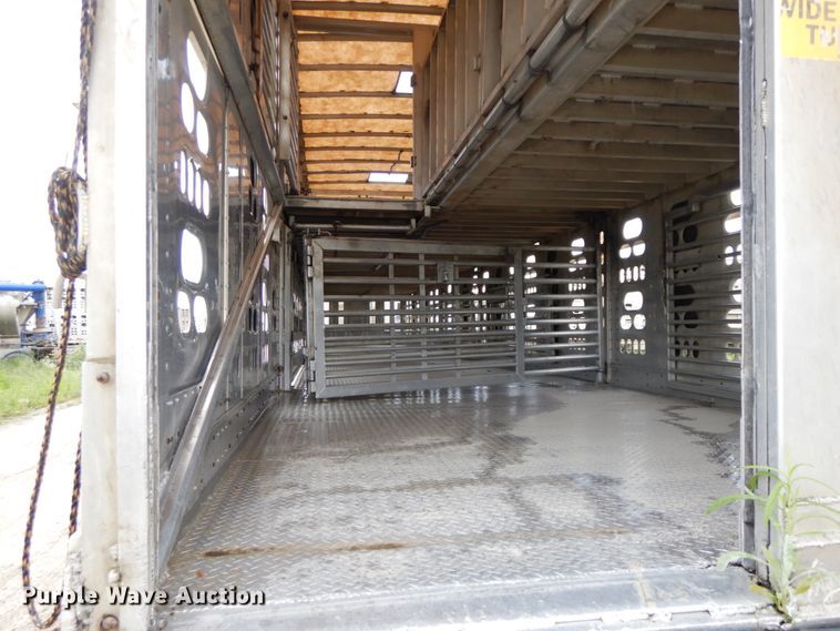 image for item HM9740 2005 Barrett livestock trailer