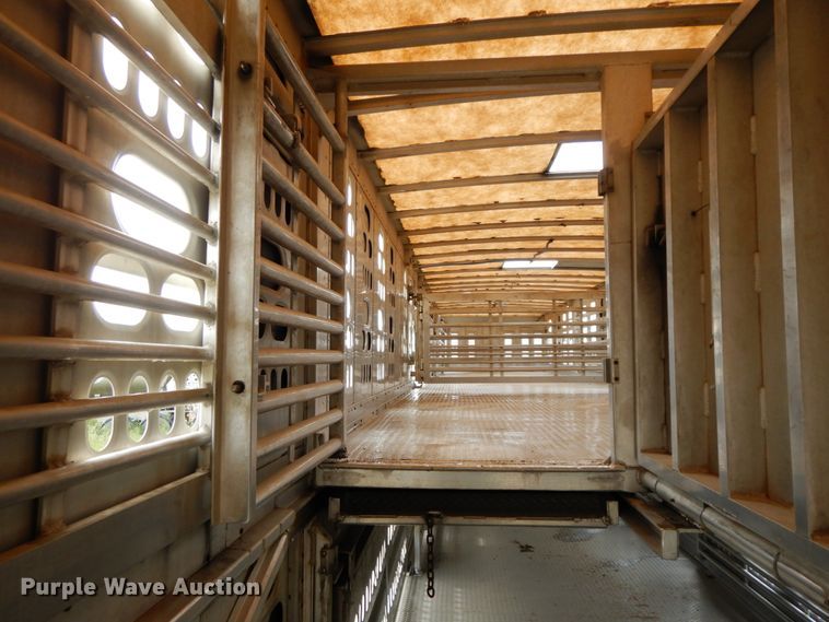 image for item HM9740 2005 Barrett livestock trailer