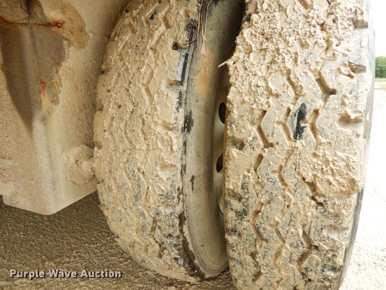 image for item HM9740 2005 Barrett livestock trailer