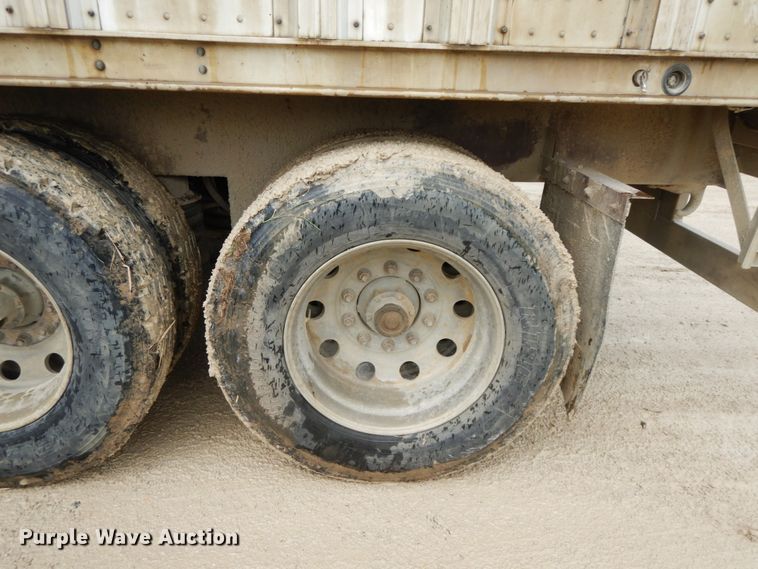 image for item HM9740 2005 Barrett livestock trailer