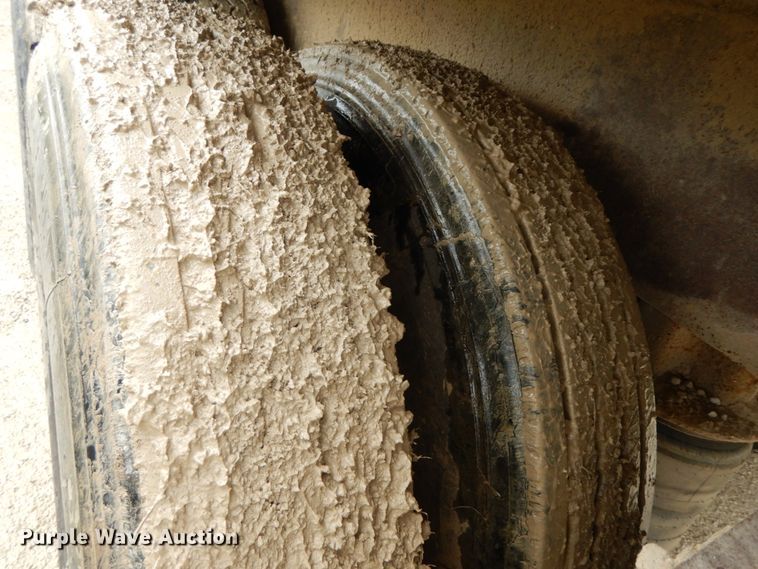 image for item HM9740 2005 Barrett livestock trailer