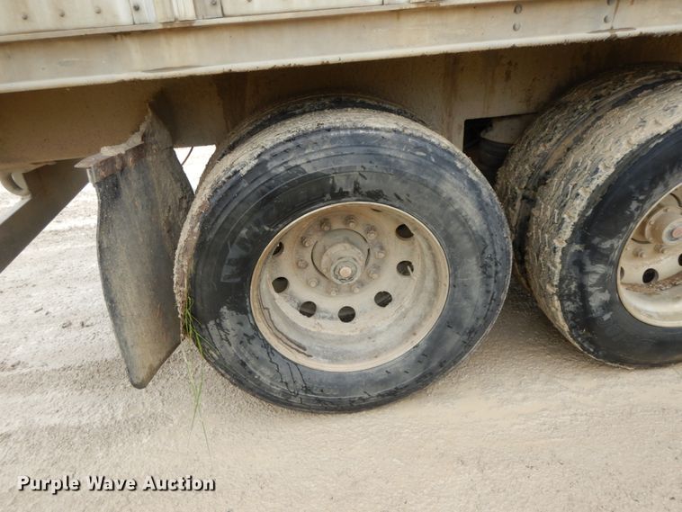 image for item HM9740 2005 Barrett livestock trailer
