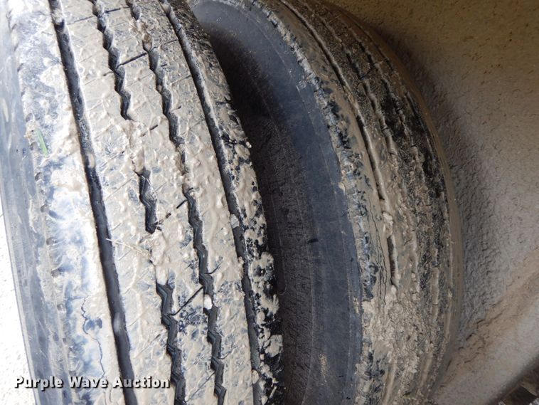 image for item HM9740 2005 Barrett livestock trailer