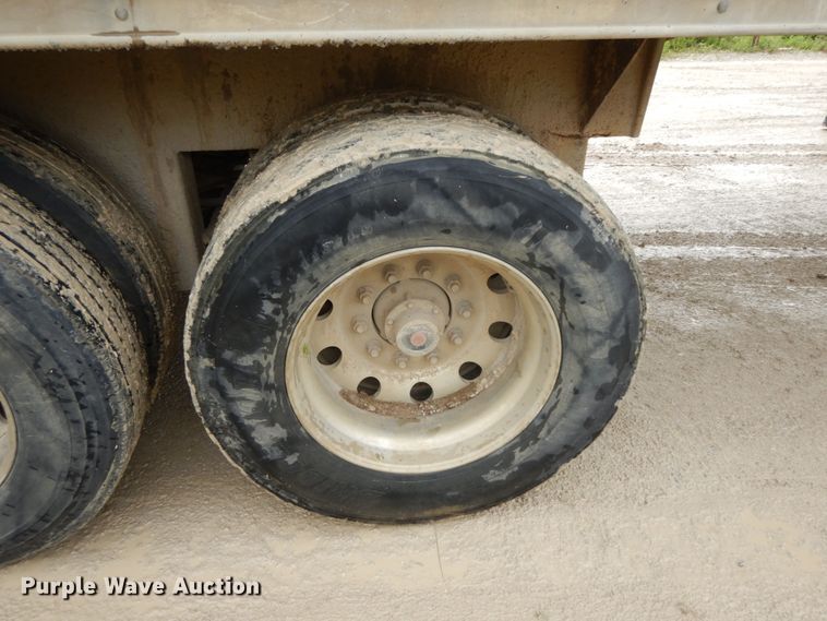 image for item HM9740 2005 Barrett livestock trailer