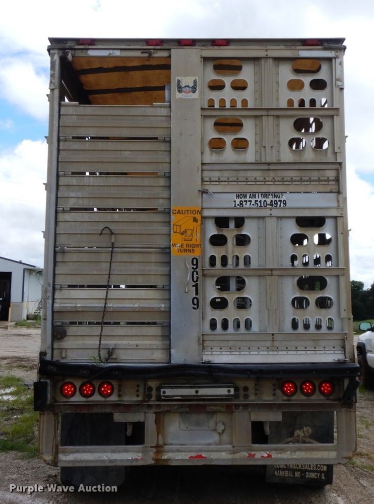 image for item HM9741 2005 Barrett livestock trailer