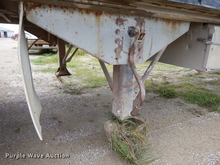 image for item HM9741 2005 Barrett livestock trailer
