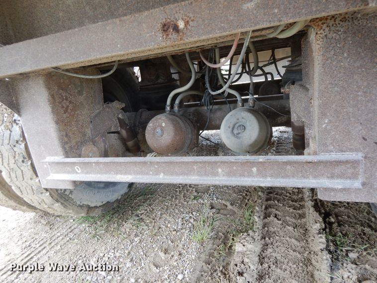 image for item HM9741 2005 Barrett livestock trailer