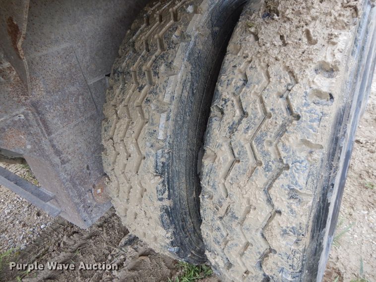 image for item HM9741 2005 Barrett livestock trailer