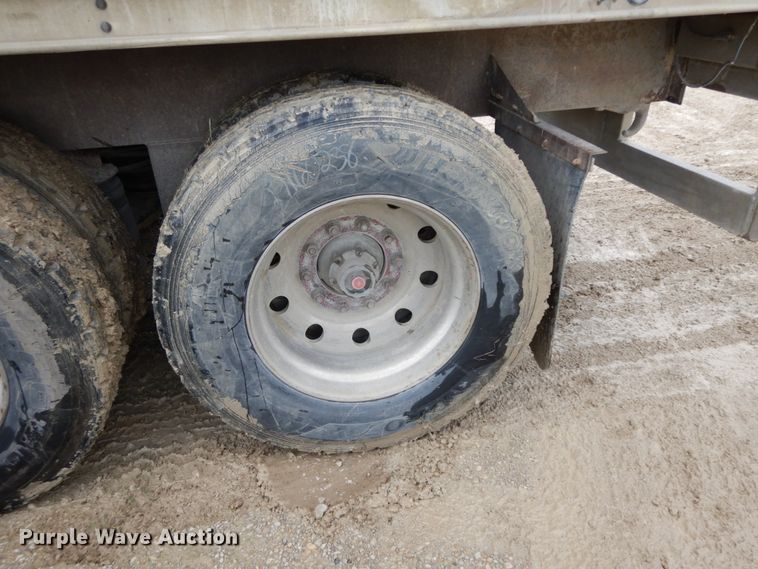 image for item HM9741 2005 Barrett livestock trailer