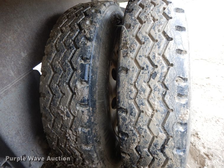 image for item HM9741 2005 Barrett livestock trailer