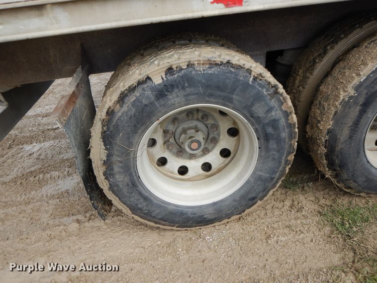 image for item HM9741 2005 Barrett livestock trailer