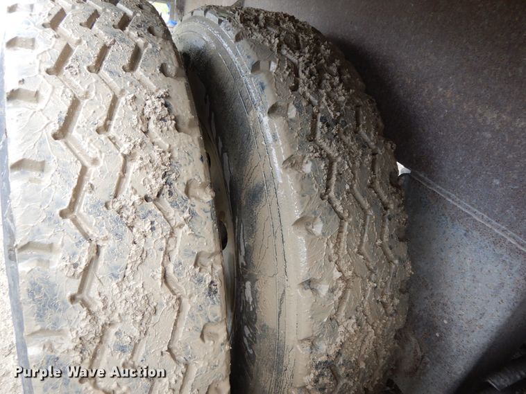 image for item HM9741 2005 Barrett livestock trailer