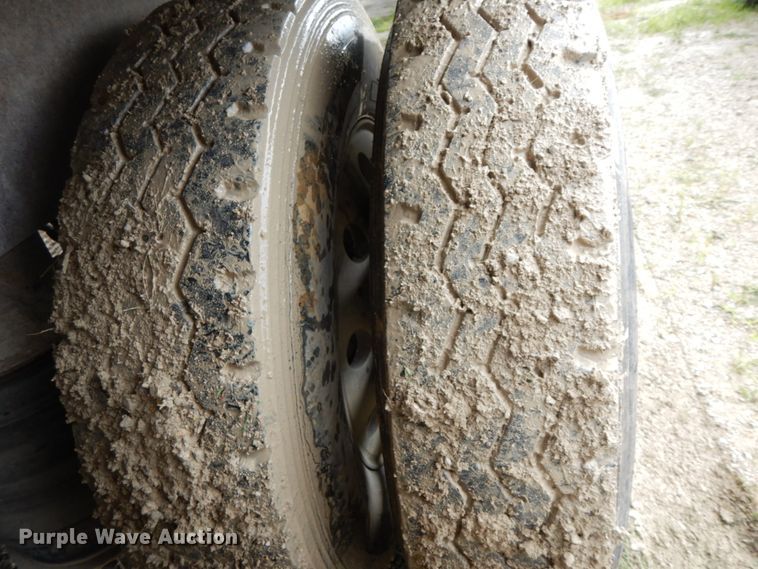 image for item HM9741 2005 Barrett livestock trailer