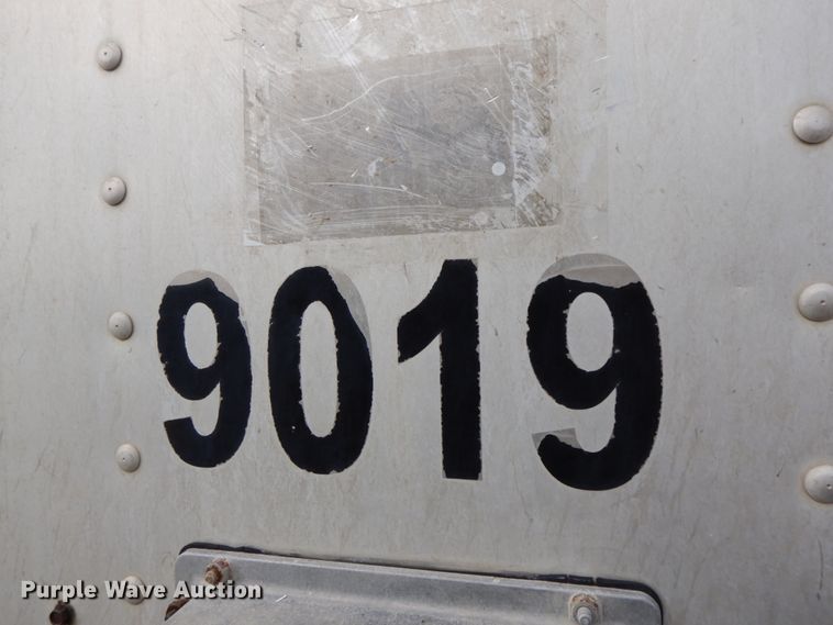 image for item HM9741 2005 Barrett livestock trailer