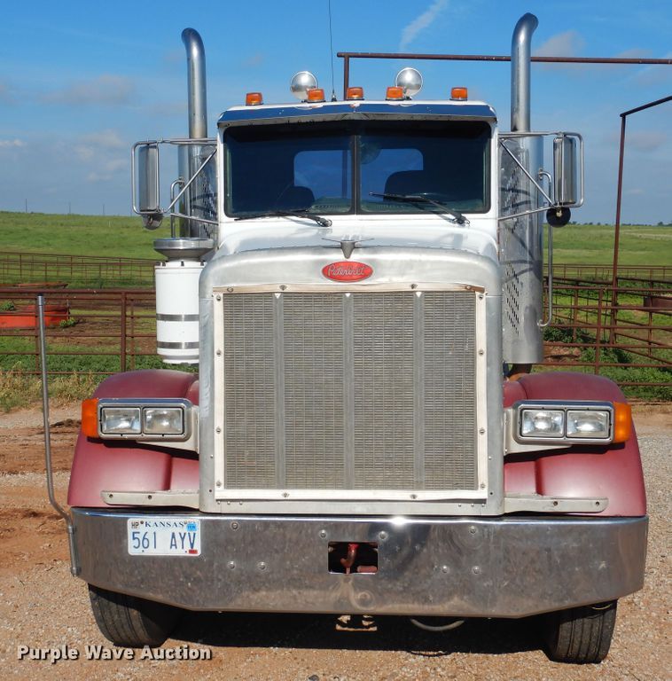 image for item HO9024 1992 Peterbilt 379  semi truck