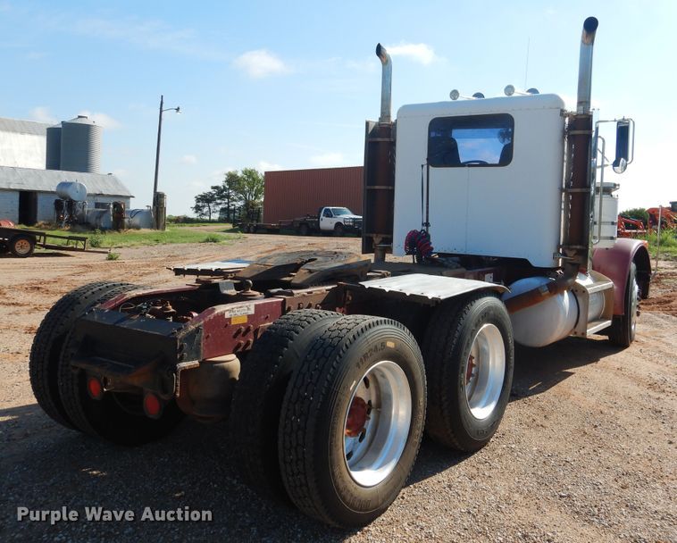 image for item HO9024 1992 Peterbilt 379  semi truck