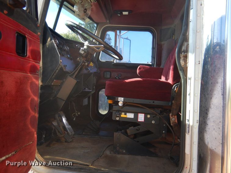 image for item HO9024 1992 Peterbilt 379  semi truck