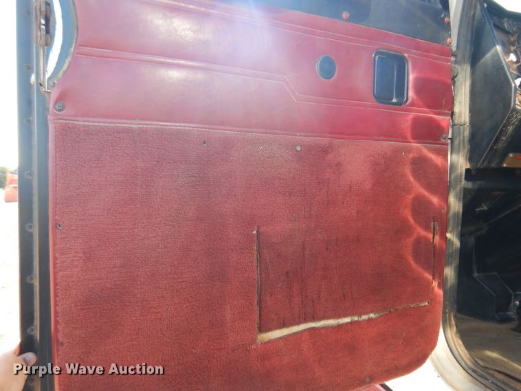 image for item HO9024 1992 Peterbilt 379  semi truck